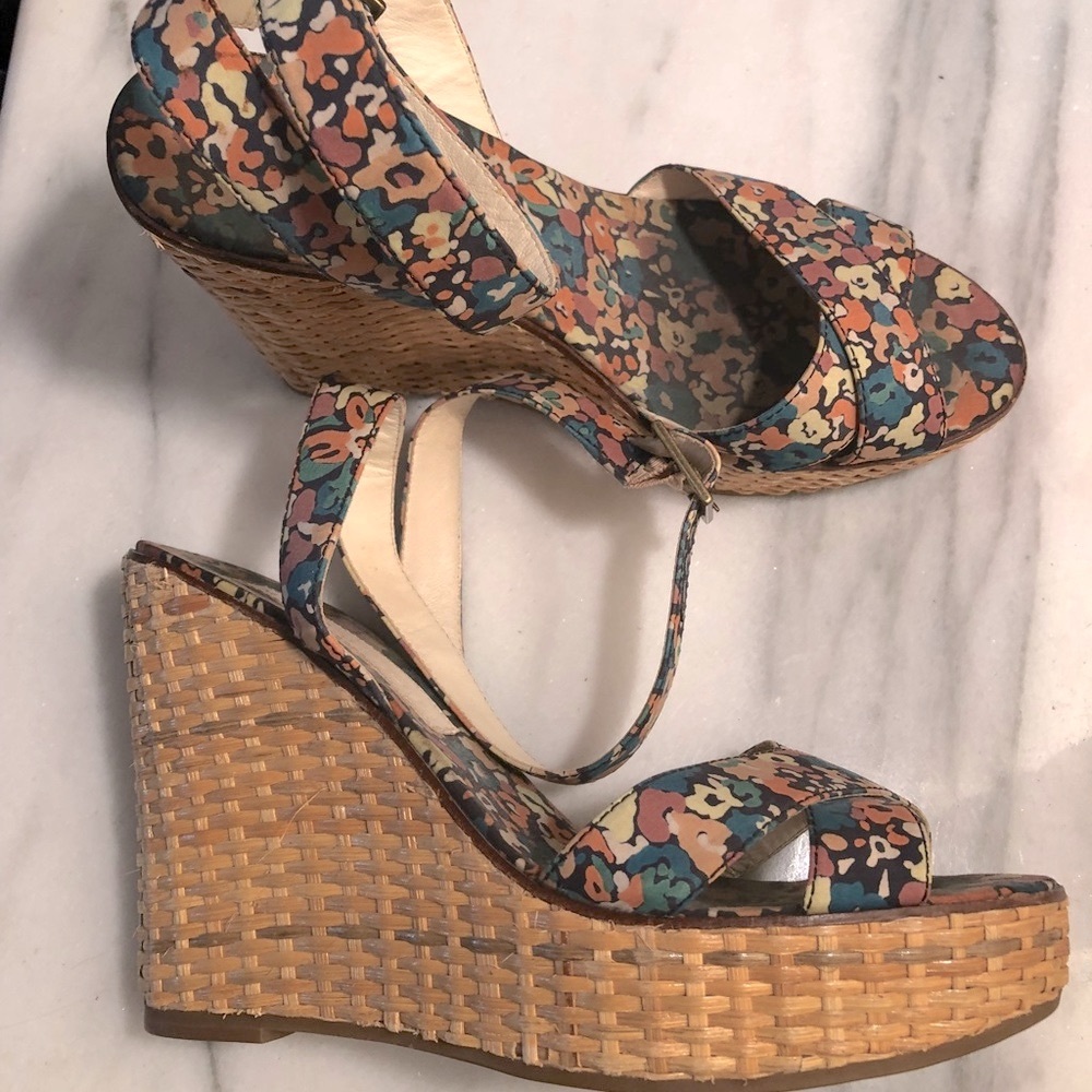 Marc Jacobs floral wedge size 8